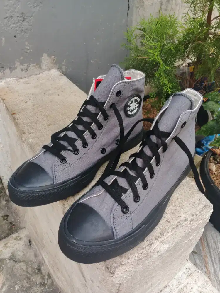 Sneakers Casual Converse Chuck Taylor Abu Abu Hitam