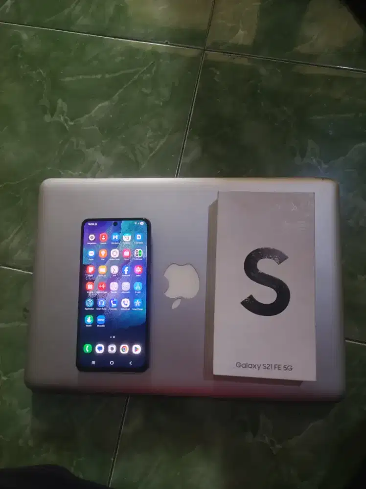 Samsung S21 FE 5G 256  Ex Sein bonus macbook pro