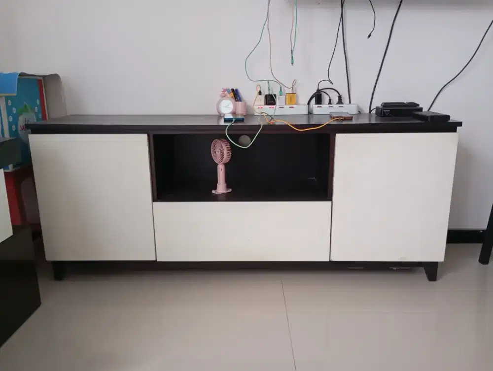 MEJA TV UKURAN 160X40 TINGGI 65 cm
