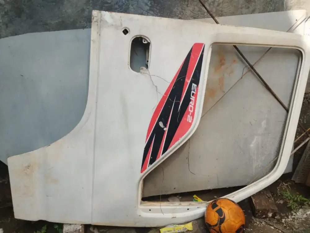 Pintu mobil  elf