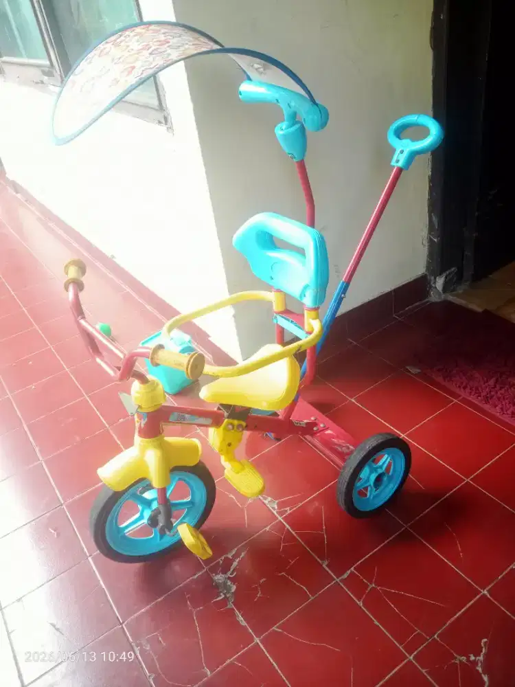 Sepeda dorong balita roda tiga