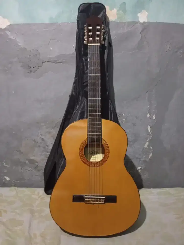 Jual Gitar Classic Bekas