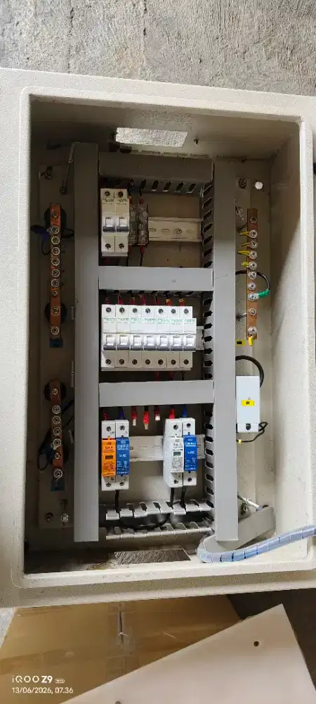 box panel ups bekas
