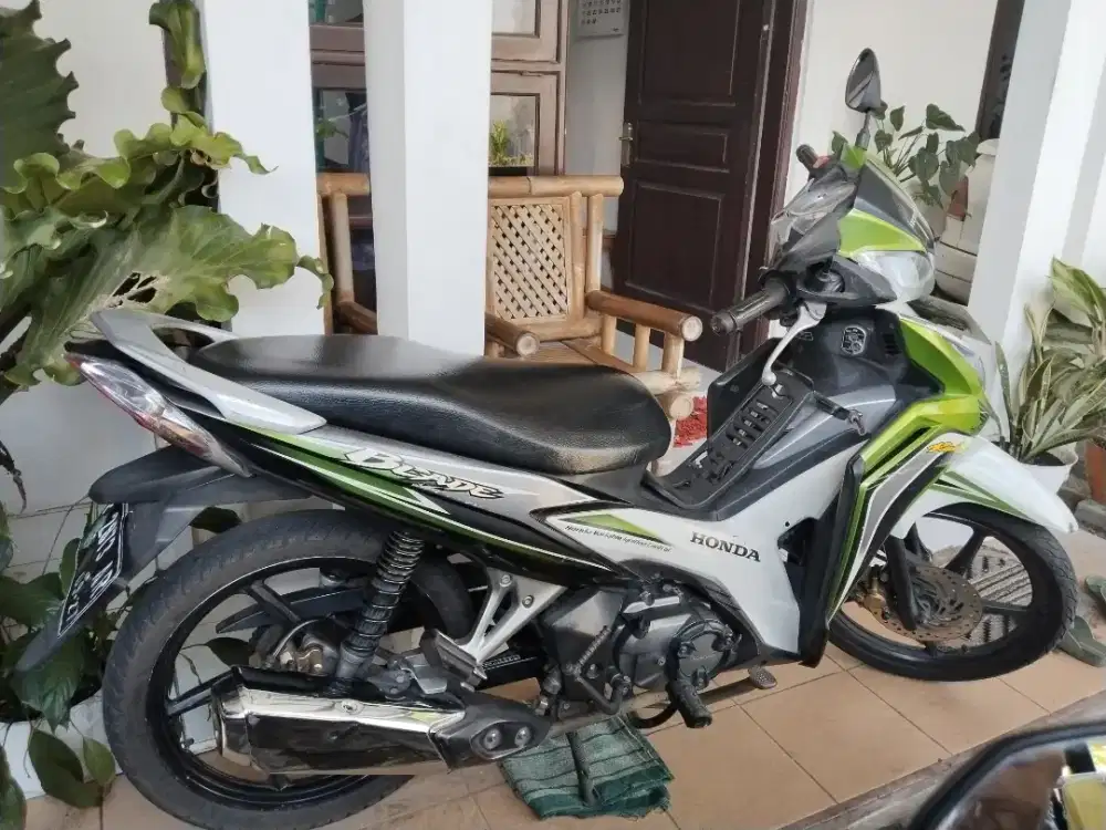 Honda Blade 110 tahun 2012 pemakaian pribadi