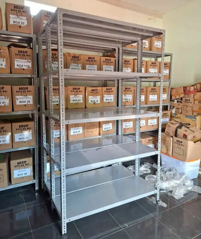 Rak besi siku lubang