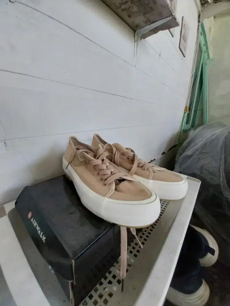 Airwalk Size 38 model kasual kanvas atau lifestyle sneakers