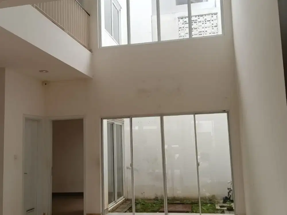 P Fl Disewakan Termurah Rumah 8X18 Kosongan Min. 2 Thn di Riviera at Puri