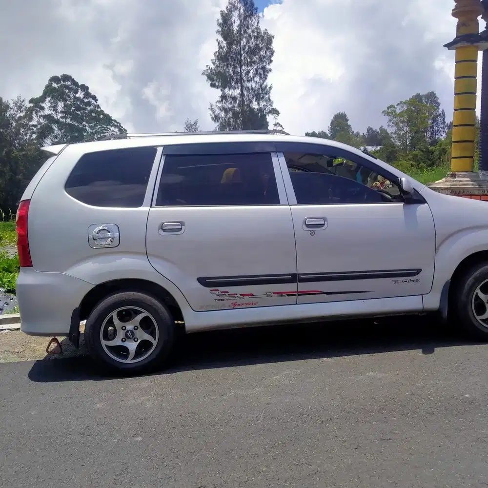 Daihatsu Xenia 2004 Bensin