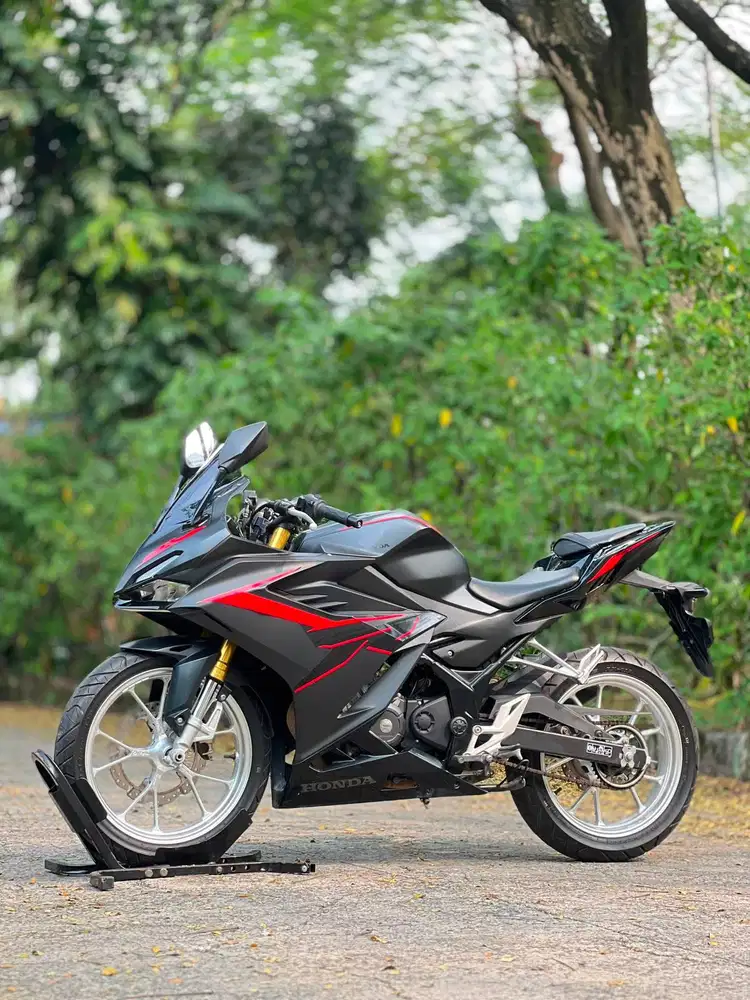 HONDA NEW CBR 150R NON ABS 2022 BLACK KM 7K PAJAK HIDUP LIKE NEW