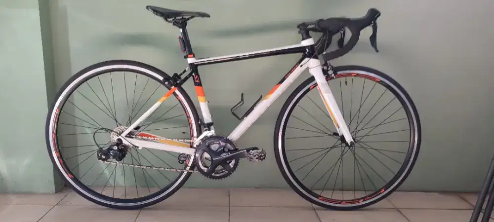 Roadbike Polygon Strattos S3