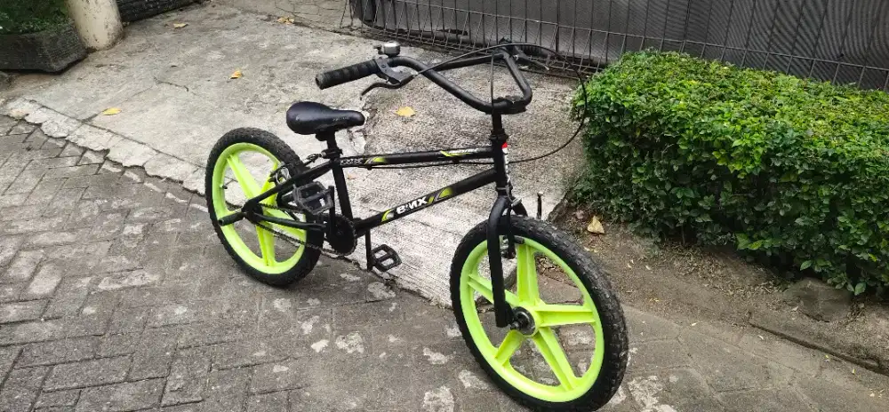 Sepeda bmx untuk anak