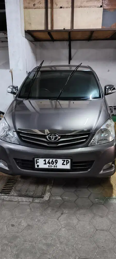 Toyota Kijang Innova 2010 Bensin