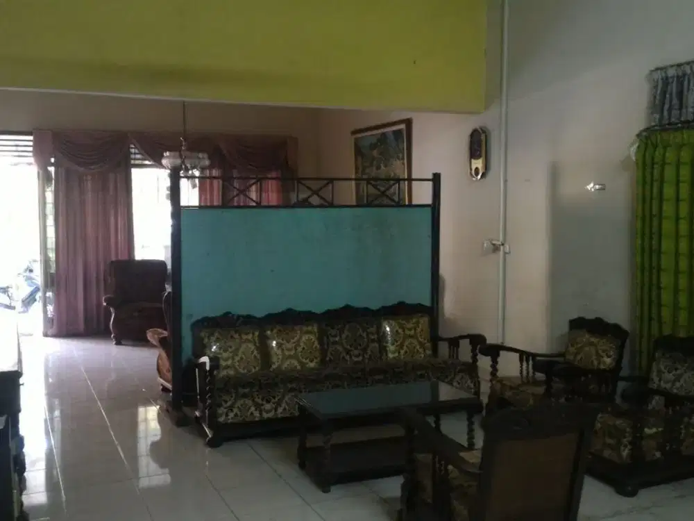 Rumah Lama Hitung tanah dekat Gatot Subroto Lingkungan Bagus nya