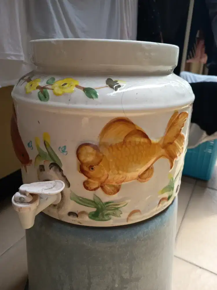 Gucci dispenser air minum
