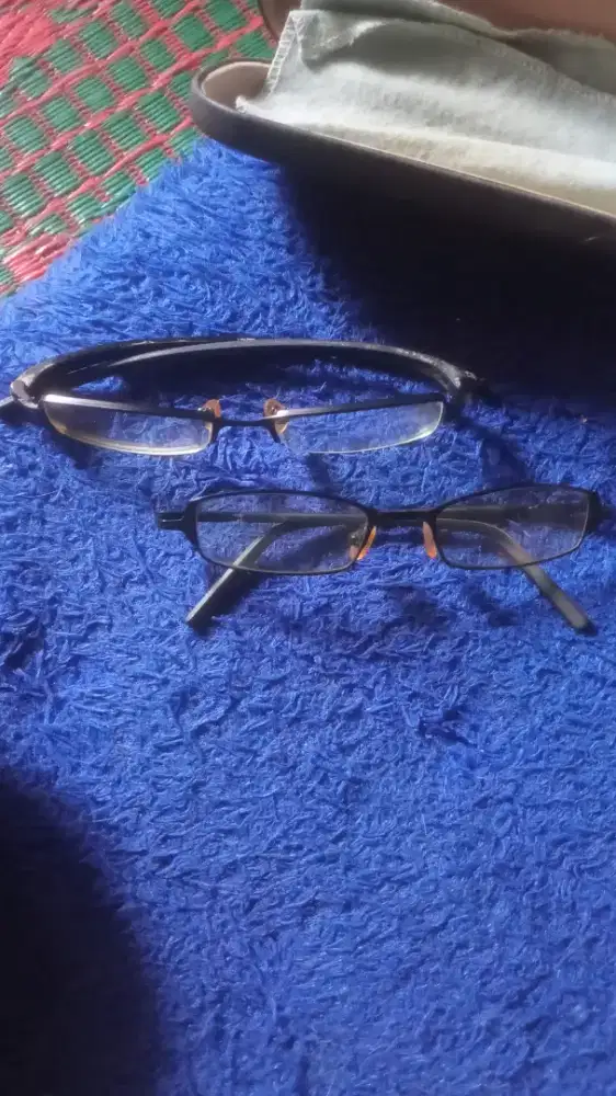 Jual 2 kaca mata bekas frame hitam case