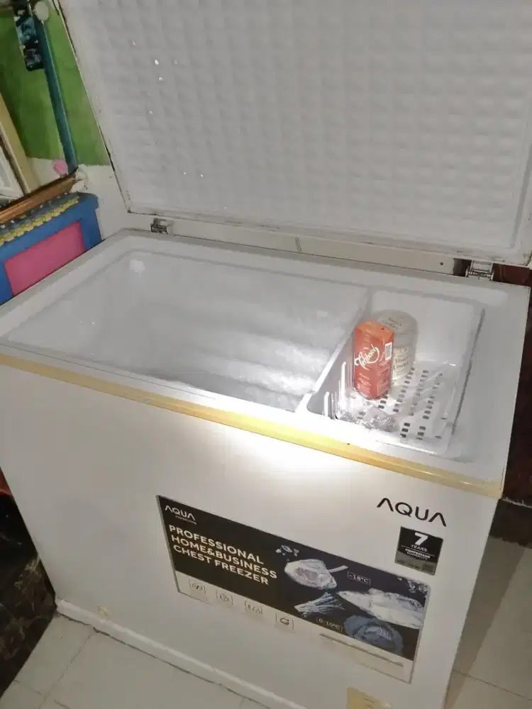 Freezer Aqua ukuran sedang