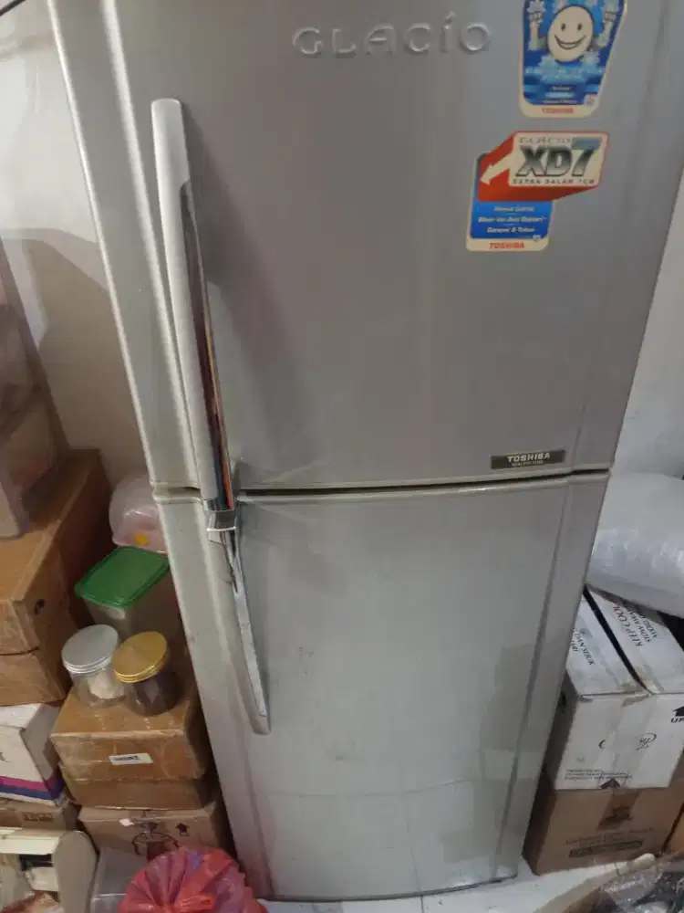 Jual cepat kulkas 2pintu toshiba