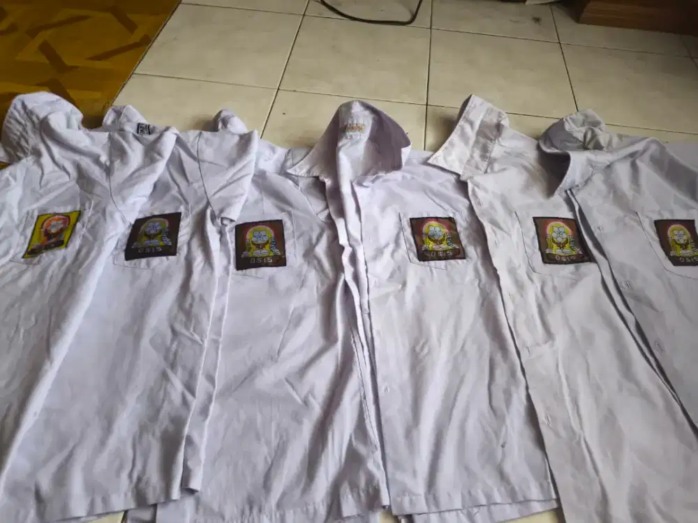Seragam SMA 5 potong Dan SMP 1 potong