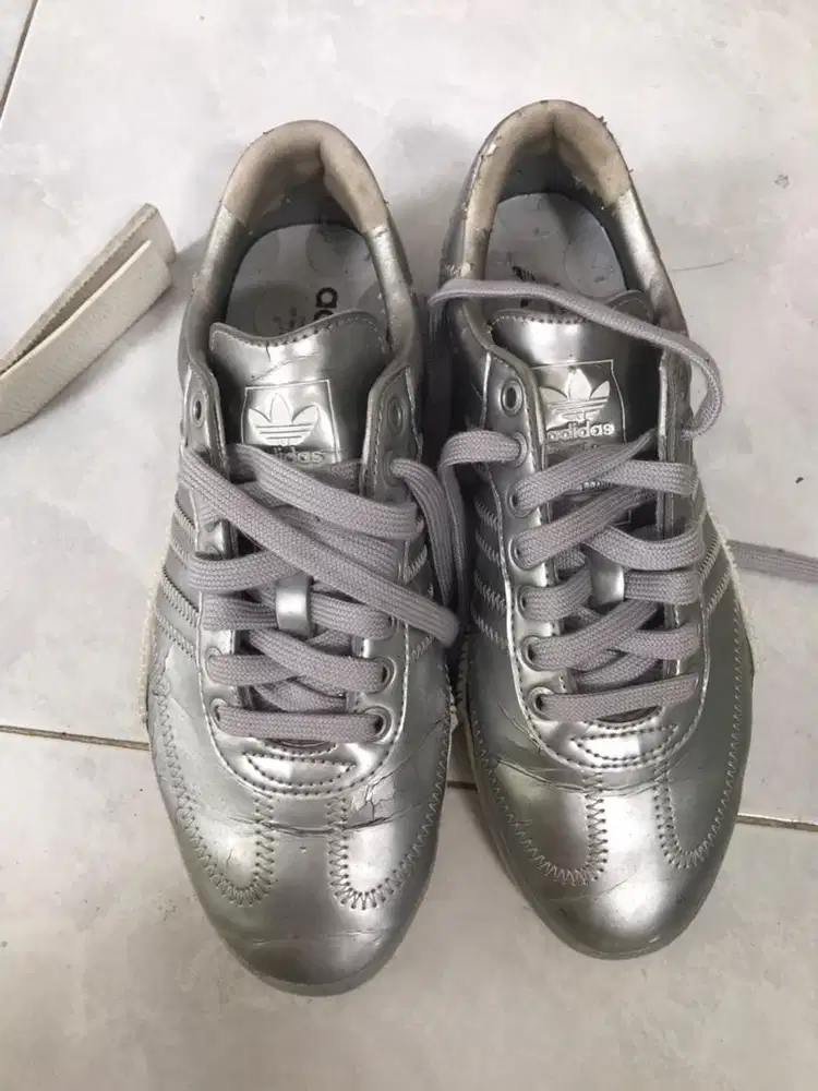 Jual second original adidas sama warna silver uk40