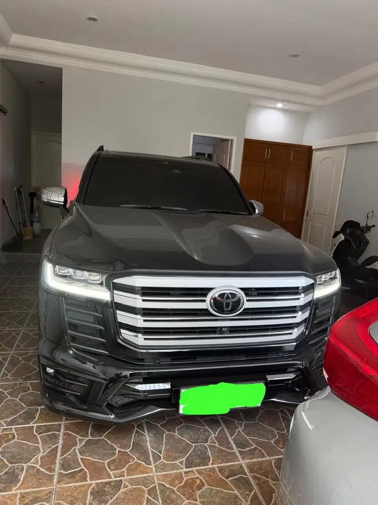 Land cruiser Vxr tahun 2026 km 500 perak