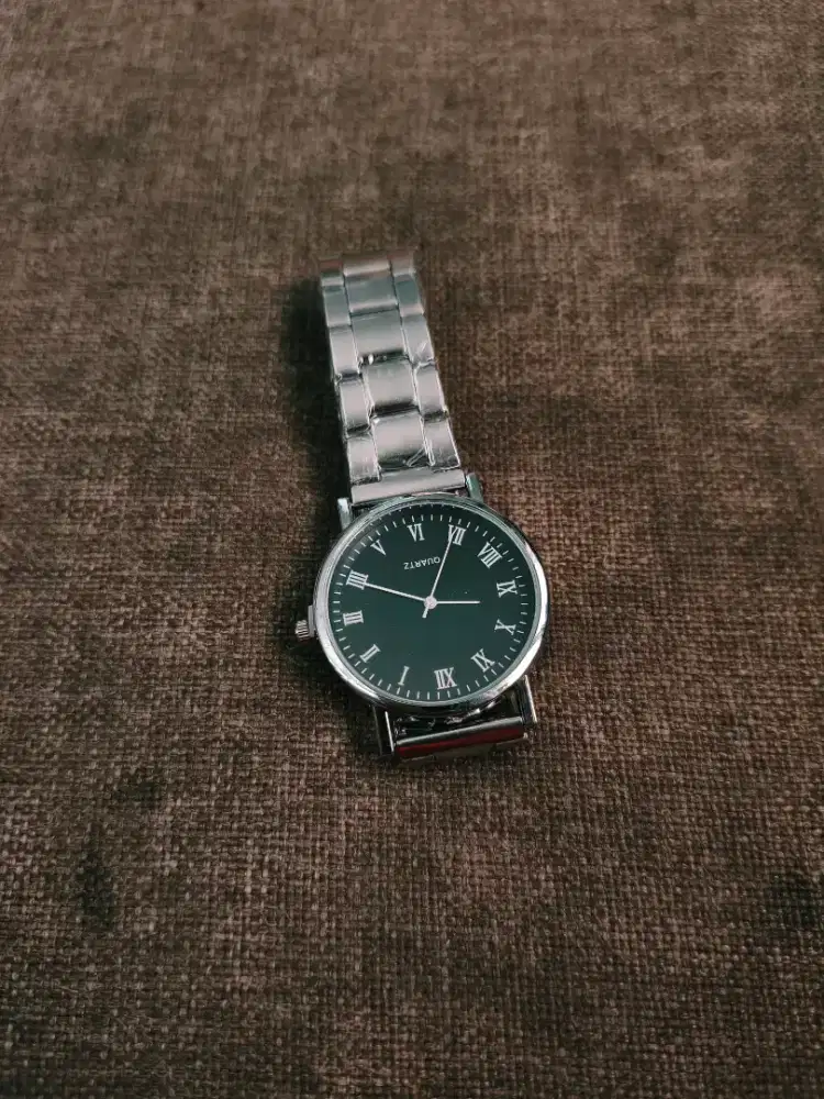 Jam Tangan Quartz Minimalis Dial Hitam Angka Romawi - New Old Stock