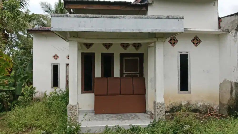 Rumah dijual satu kamar mandi. 2 kamar tidur