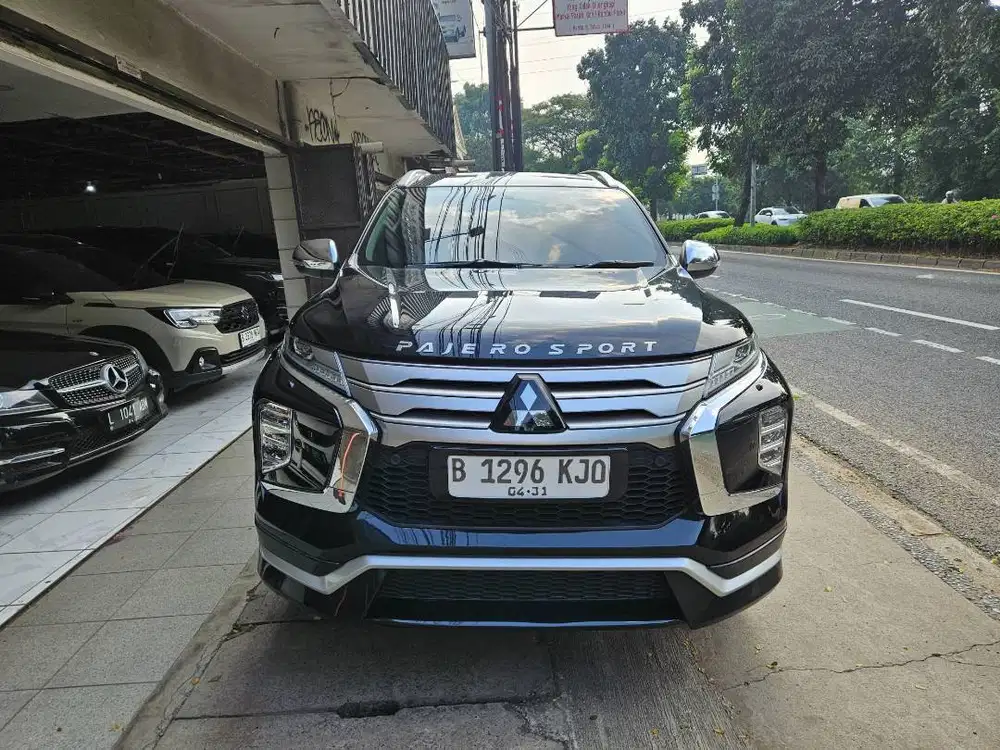 Mitsubishi Pajero Sport 2.4L Dakar Ultimate Tahun 2018 Hitam AT