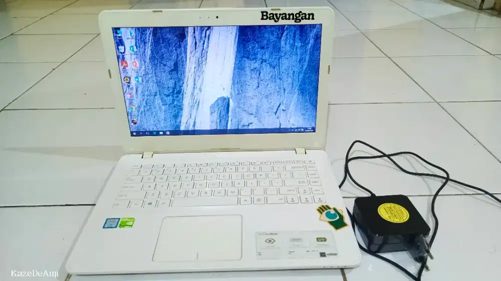 ASUS VIVOBOOK A442 i5 Gen 8
