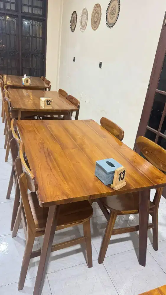 Meja jati satu set 4 kursi