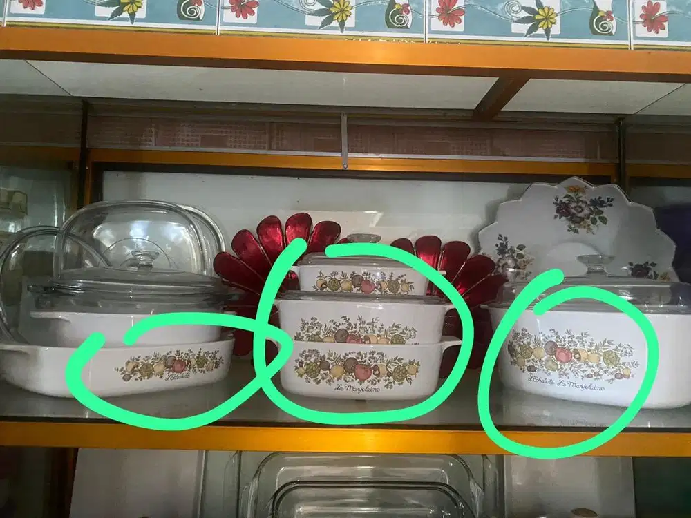 Keramik tempat makan acara