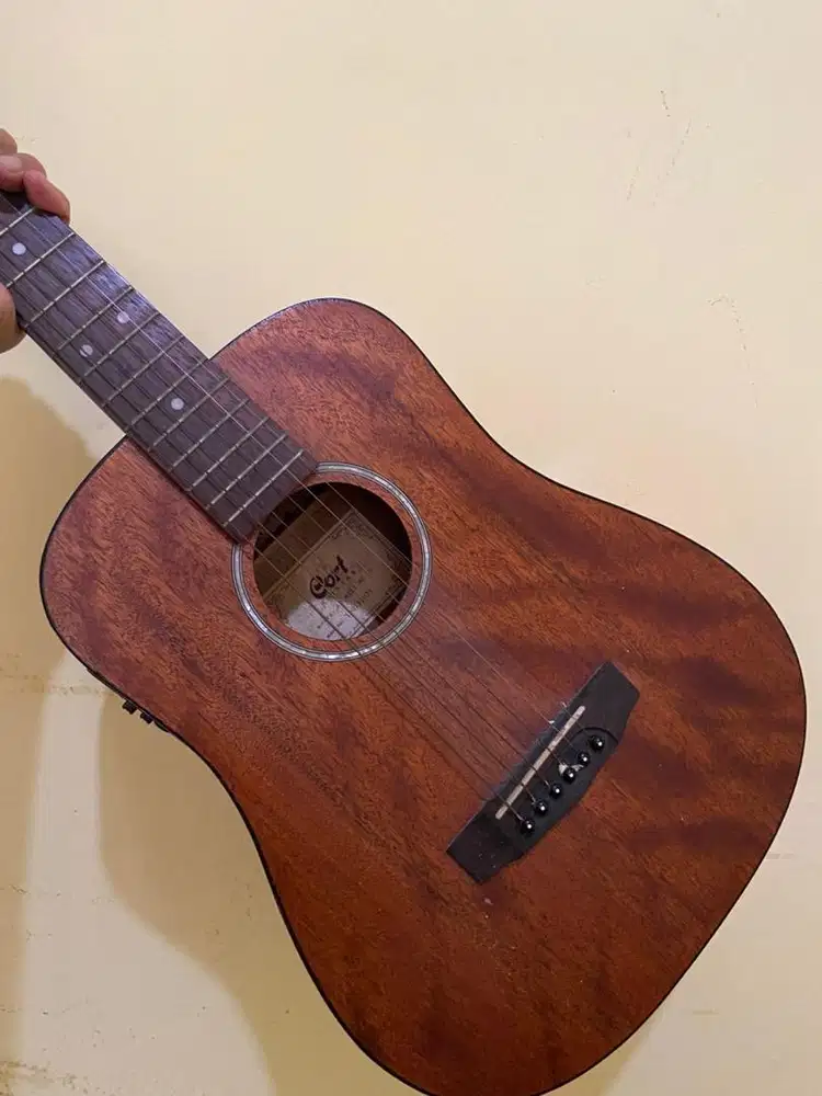 Jual gitar akustik listrik merk cord 3/4 string