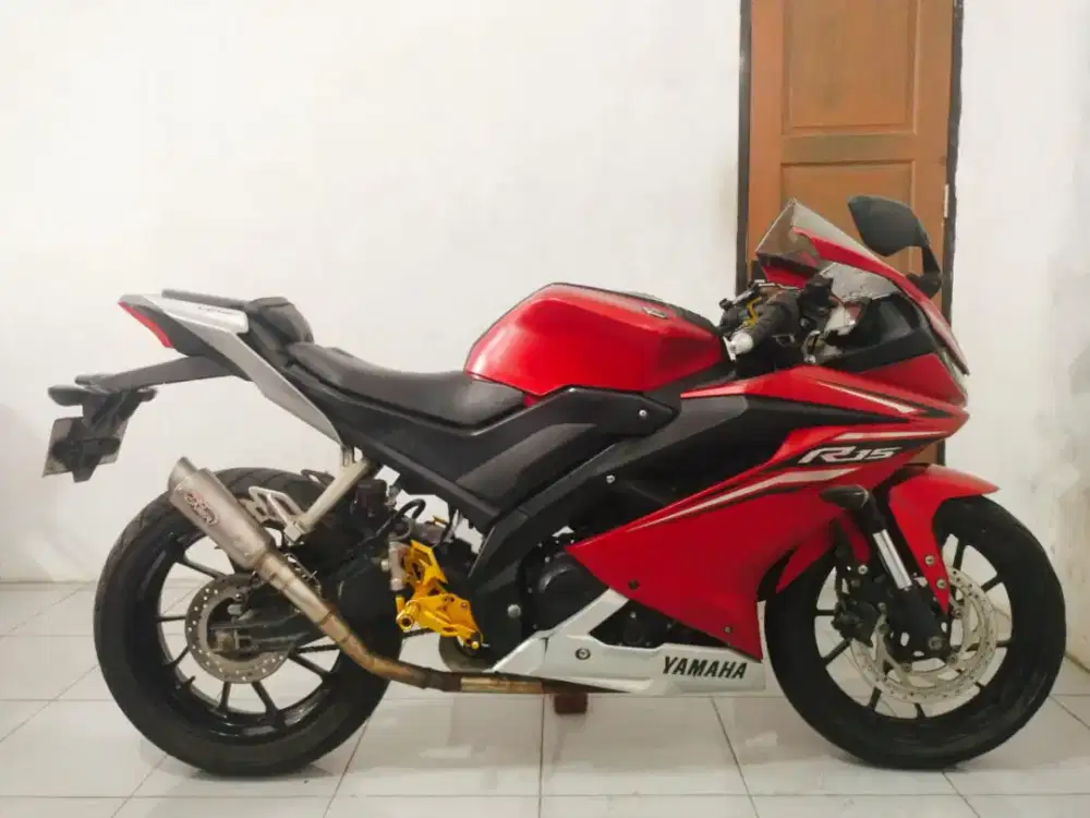 Yamaha R15 v3 th 2017 mulus ganteng