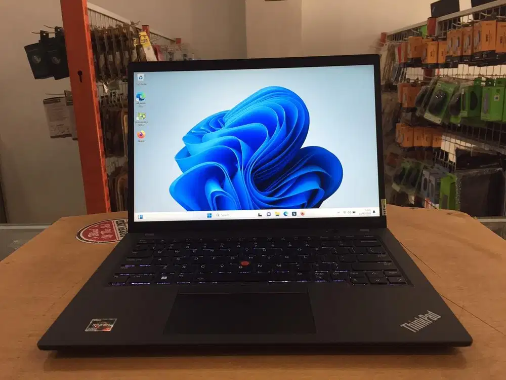 Lenovo ThinkPad P14S G3 Amd Ryzen 7 Pro Ram 16GB SSD 512GB VGA 8GB