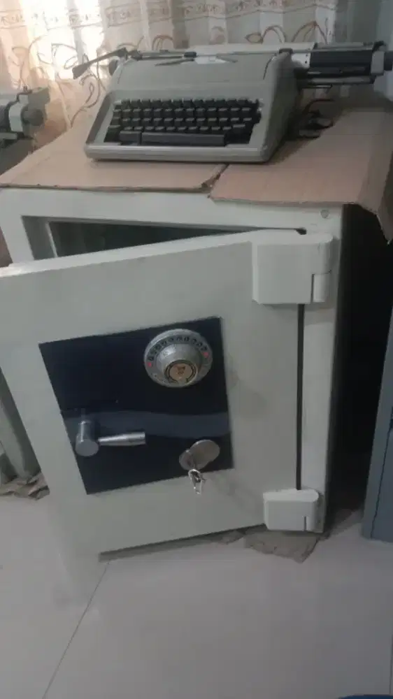 Brankas Solingen  Dijual hrg  6 jt