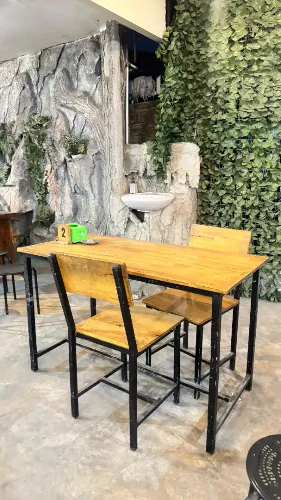 Meja luar kayu besi
