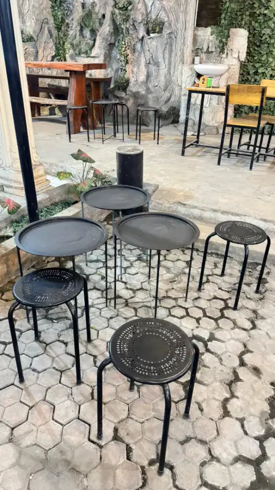 Meja besi coffee shop