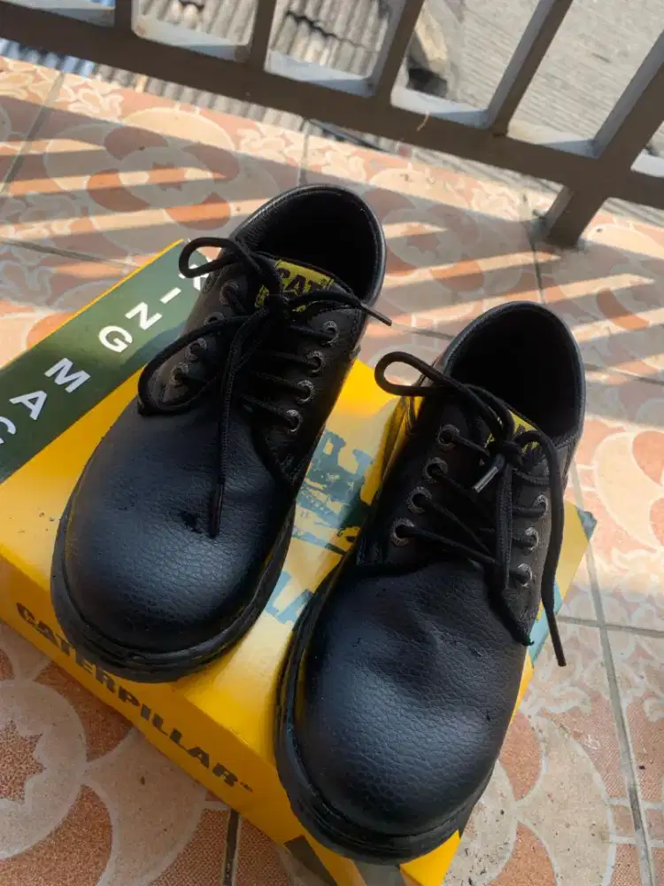 Safety slip Caterpillar size 39