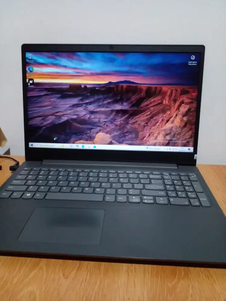 Laptop Lenovo V15