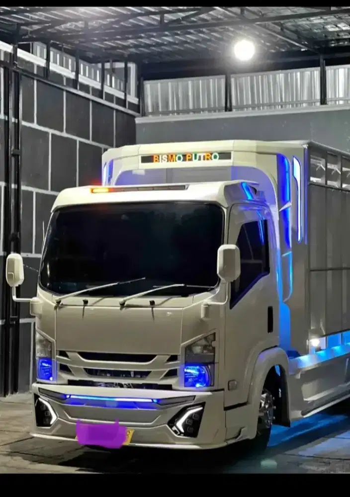 Isuzu truk 2022 .