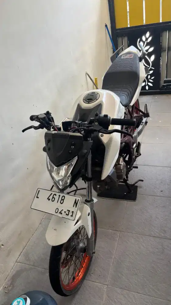 CB 150 R       .
