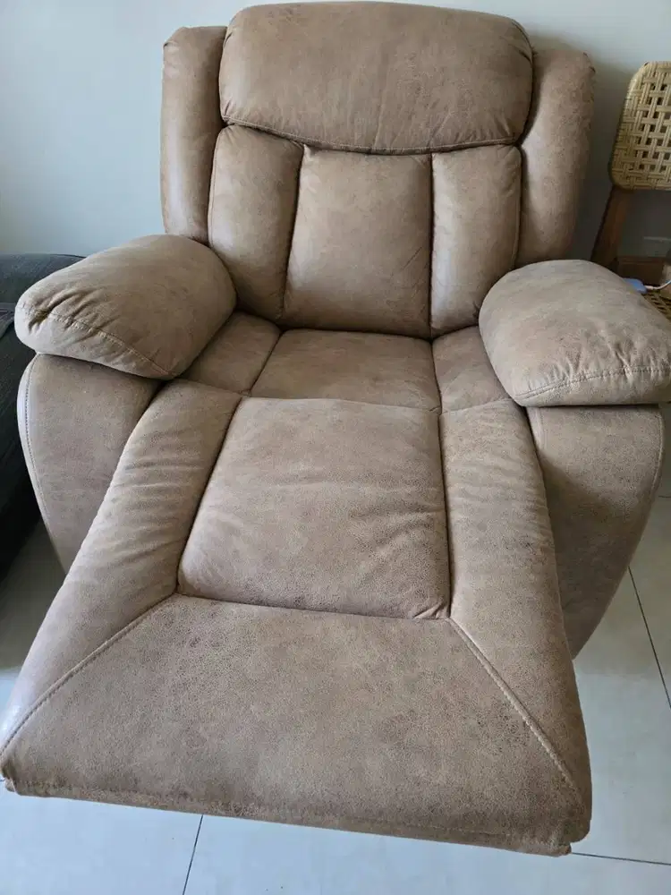 Kursi with Recliner, 90% New Condition for Good Promo
