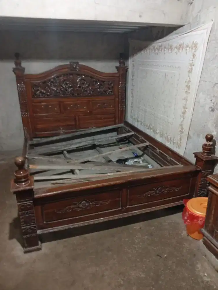 Di jual tempat tidur kayu
