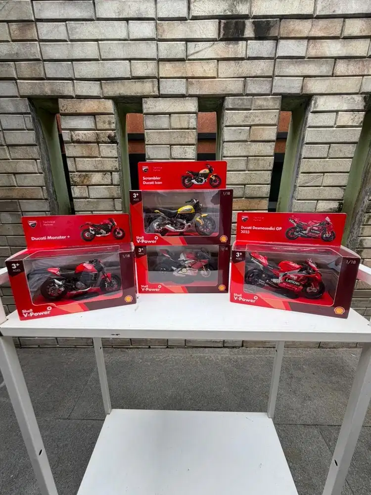 Paket Koleksi Diecast Motor Ducati Shell V-Power
