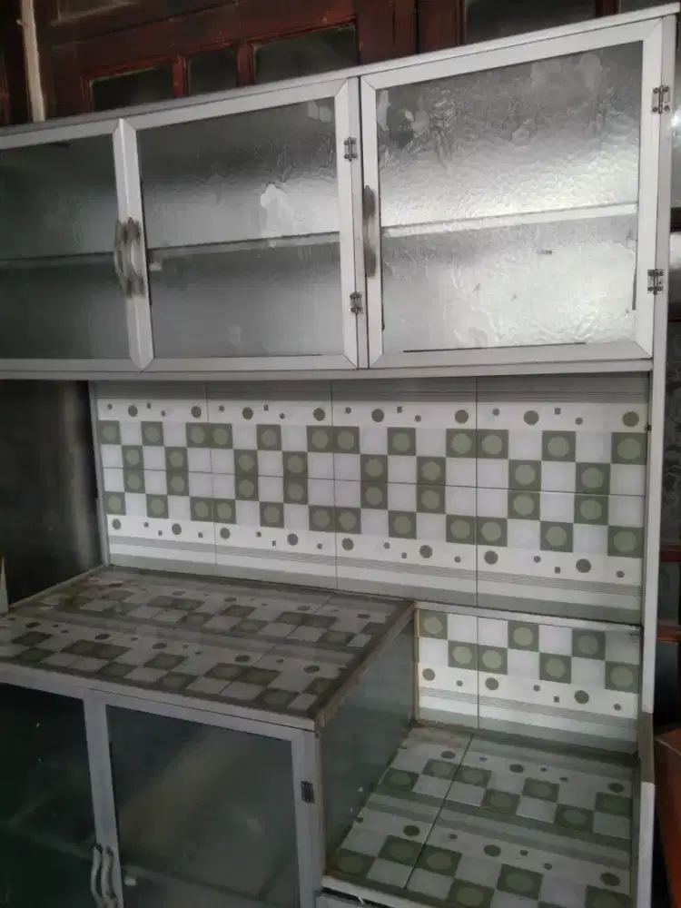 lemari makan kaca 3 pintu
