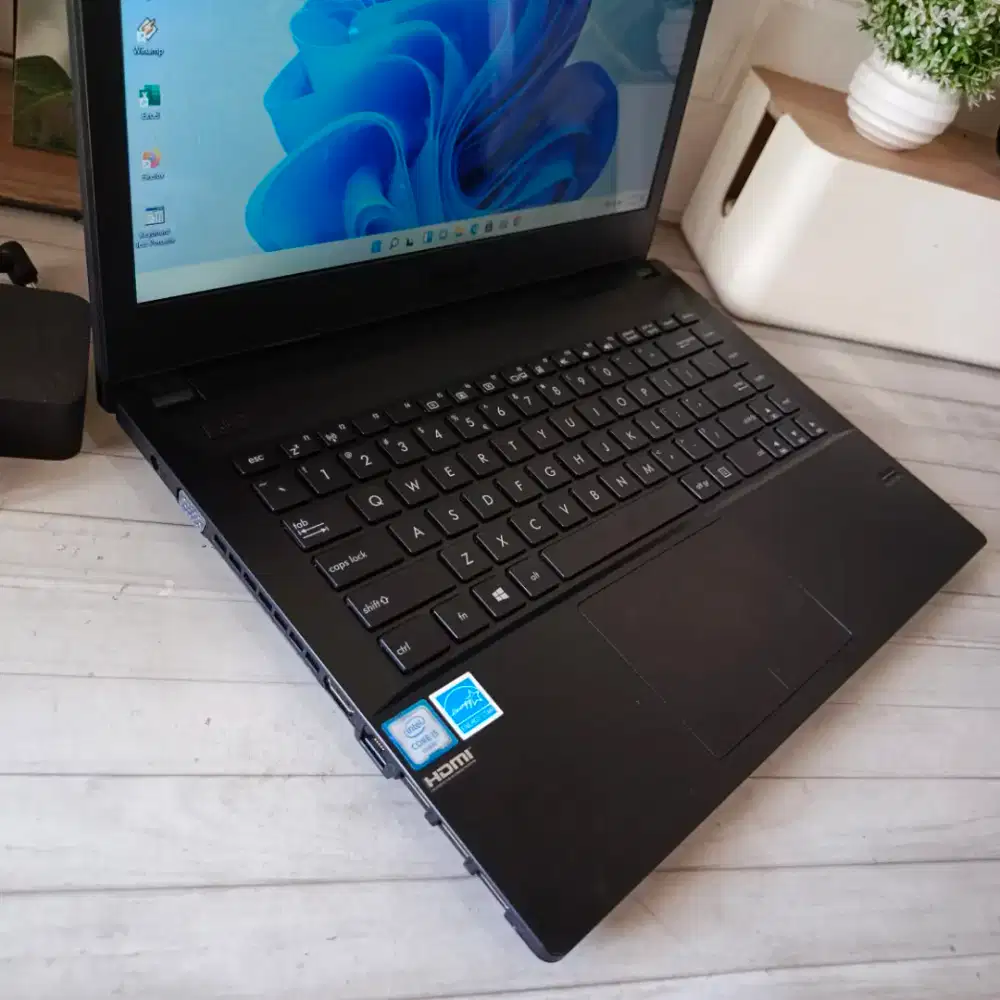 Laptop ASUS PRO P453UA Intel Core i5-6200U RAM 8GB Mulus Spek Kenceng