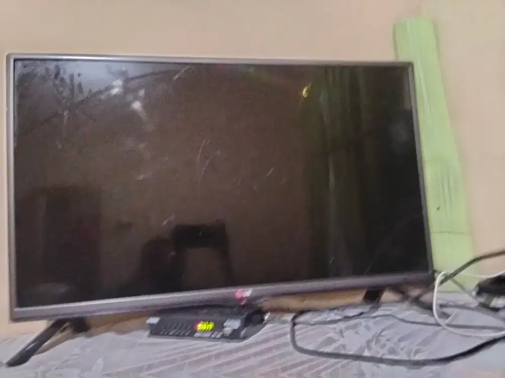 Jual tv led 32 inch merk LG kondisi baik no minus