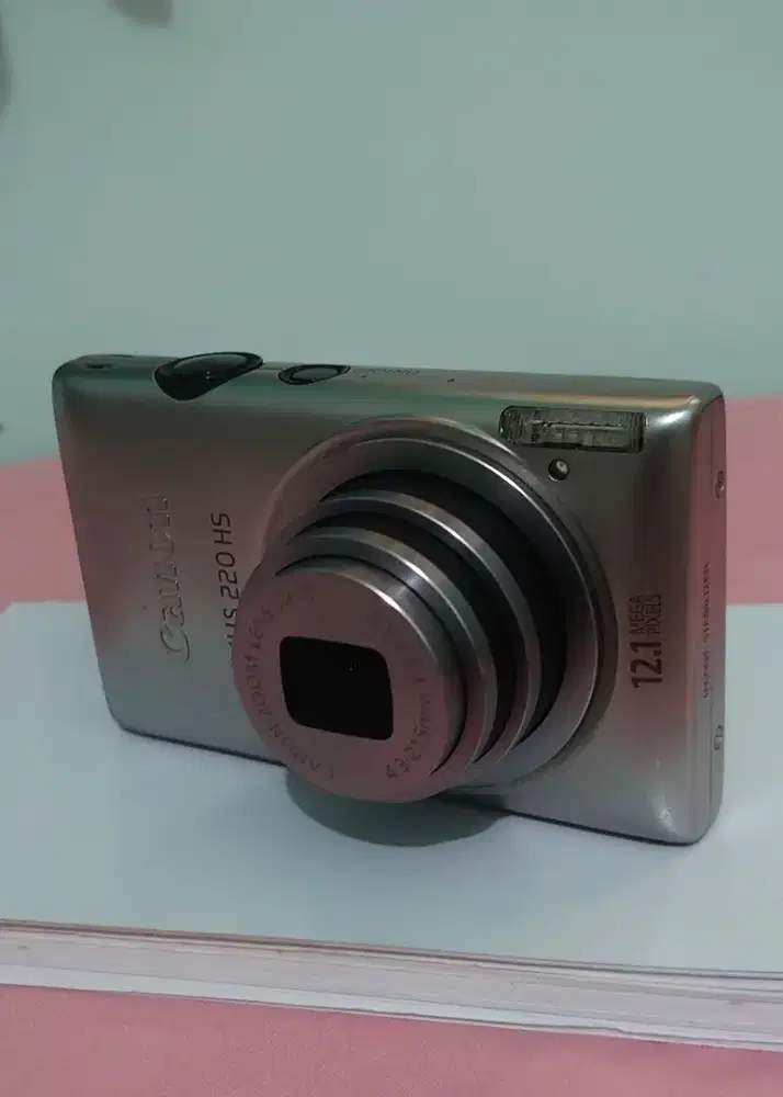 Digital camera Canon ixus 220HS nomal