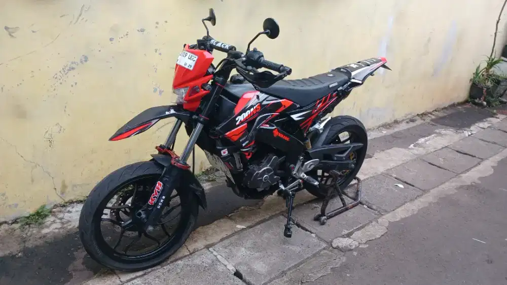 Kawasaki Trail cc 200 tahun 2013 warna hitam antik