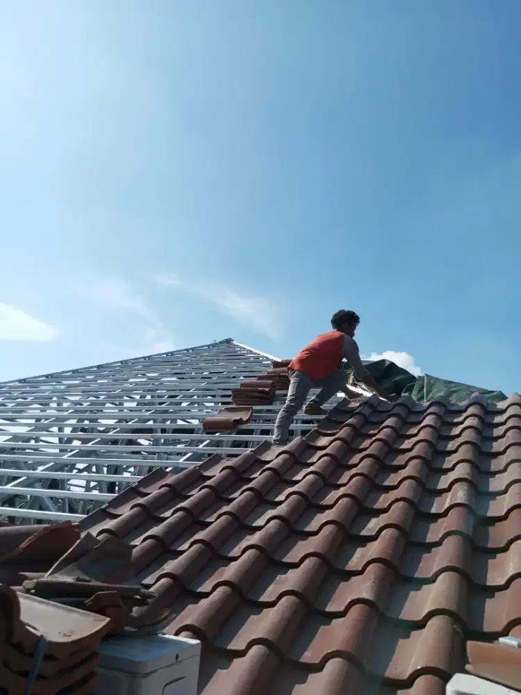 Bongkar pasang atap baja ringan