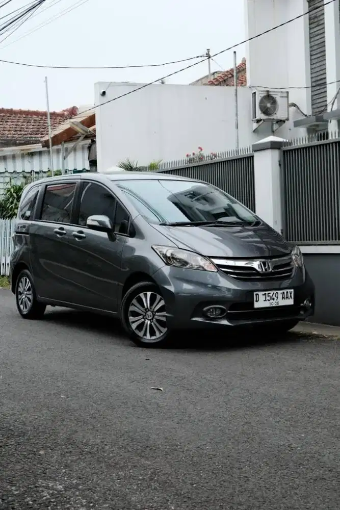 HONDA FREED PSD 1.5 AT 2013 ISTIMEWA